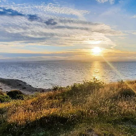 6 Person In Logstor-by Traum